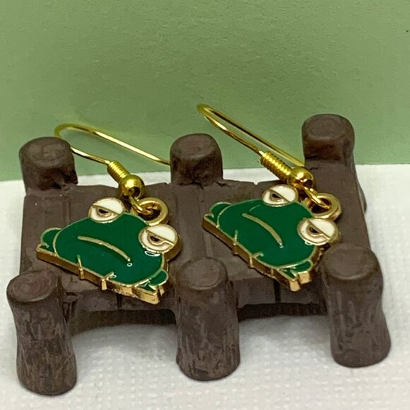 Frog Earring, Silly Animal Earring, Frog Jewelry, Amphibian Earring, Gift Idea - Picture 2 of 6